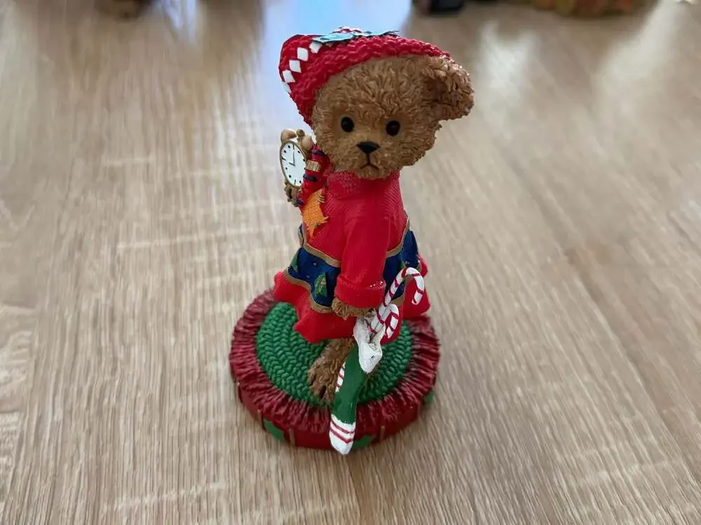 Home Interiors Kuddles Korner 2002 December Christmas Bear Figurine